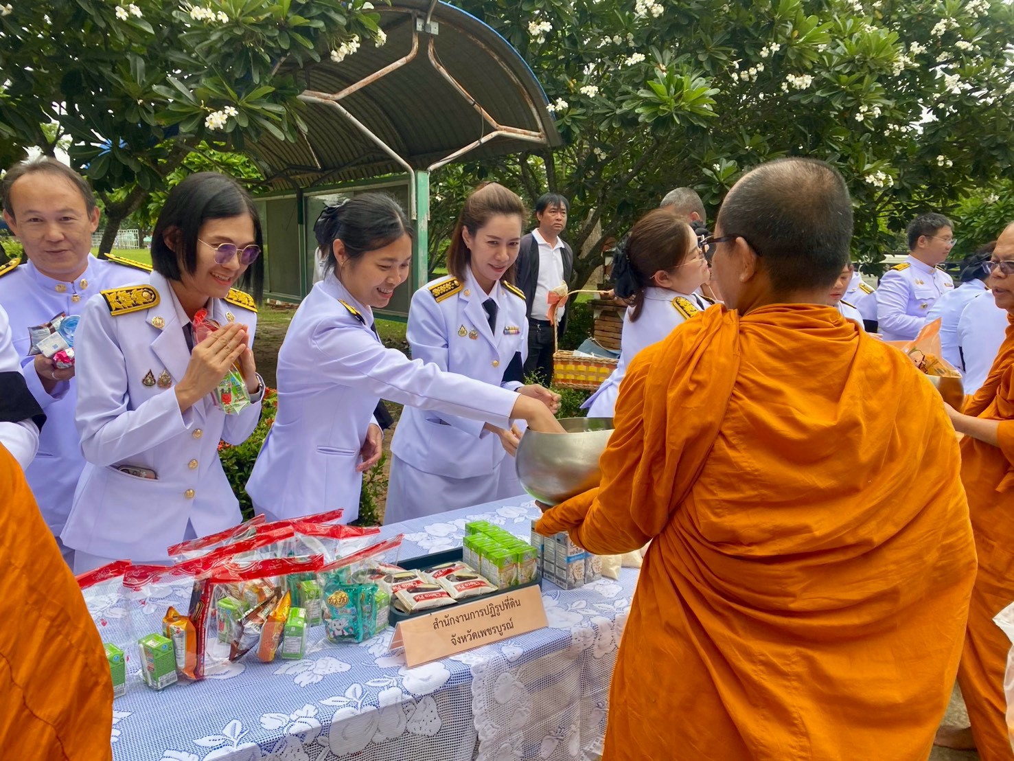 title - สำนักงานการปฏิรูปที่ดินจังหวัดเพชรบูรณ์เข้าร่วมประกอบพิธีทางศาสนา 3 ศาสนา ถวายพระราชกุศล และถวายสัตย์ปฏิญาณเพื่อเป็นข้าราชการที่ดีและพลังของแผ่นดิน เนื่องในโอกาสวันเฉลิมพระชนมพรรษา พระบาทสมเด็จพระเจ้าอยู่หัว 28 กรกฎาคม 2569